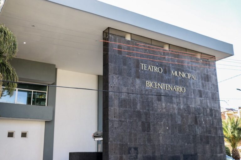 Inicia galería en el Teatro Bicentenario de Pabellón de Arteaga 