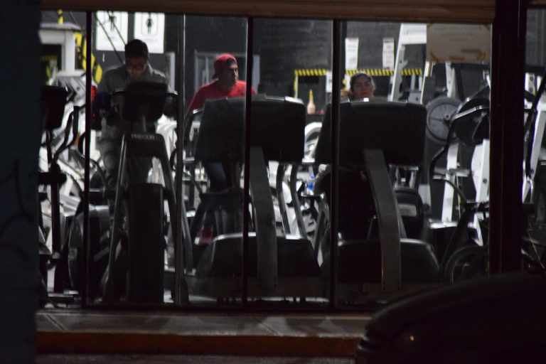 Mexicano se ampara para poder ejercitarse sin cubrebocas