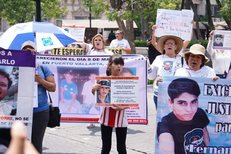 Sin escuchar a víctimas ni a sus familias, Senado desaparece fideicomisos