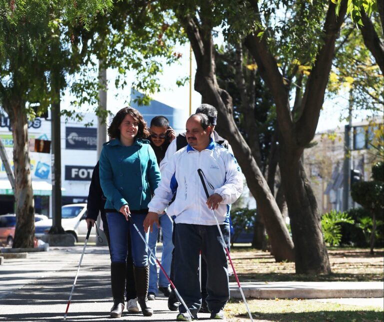 A personas ciegas y sordas les ha sido difícil adaptarse a la educación a distancia