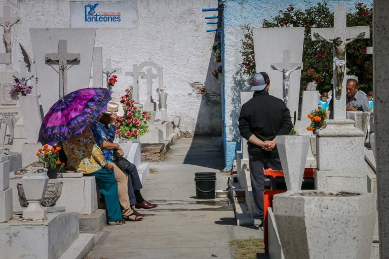 Recomiendan autoridades de salud evitar reuniones por el Día de Muertos