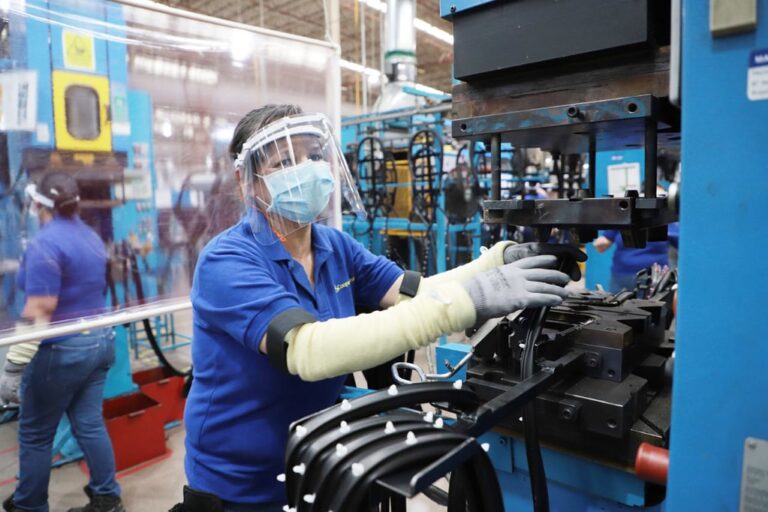 Integrantes del clúster automotriz de Aguascalientes apoyarán campaña #QueNadieSeVaya de la Educación