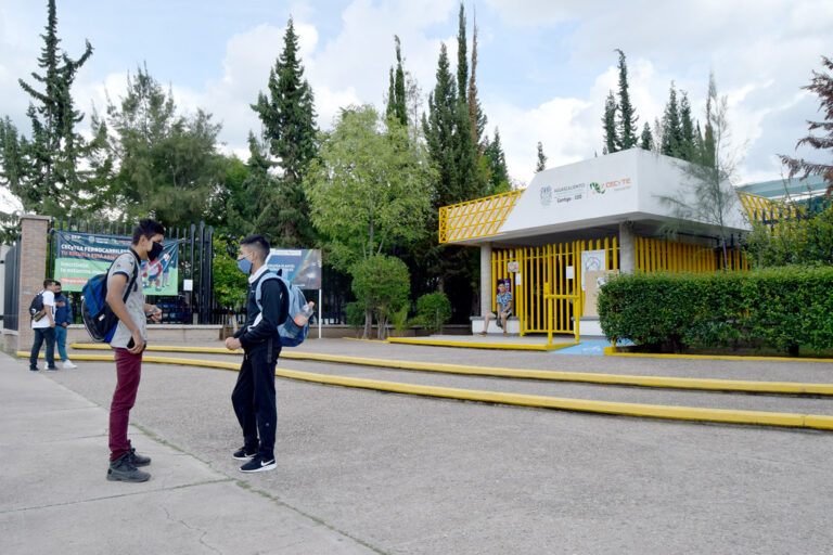 Con la llegada de la influenza, se aleja más el regreso a clases presenciales