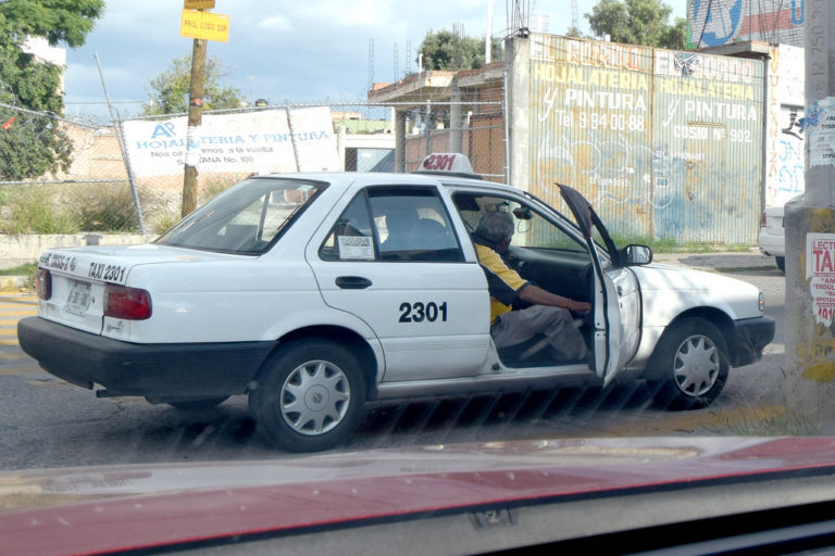 Revisarán estado de los taxis; modelos del 2012 saldrán de operación