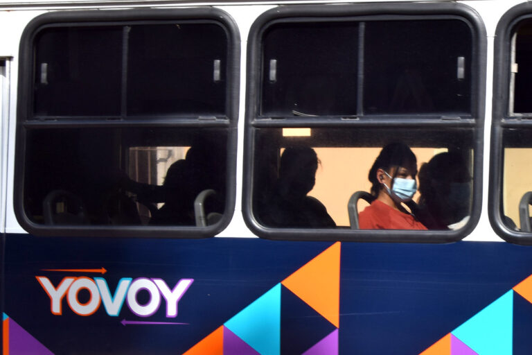 ¿Y si el camión va con mucha gente? En Aguascalientes piden que esperen otro en pandemia