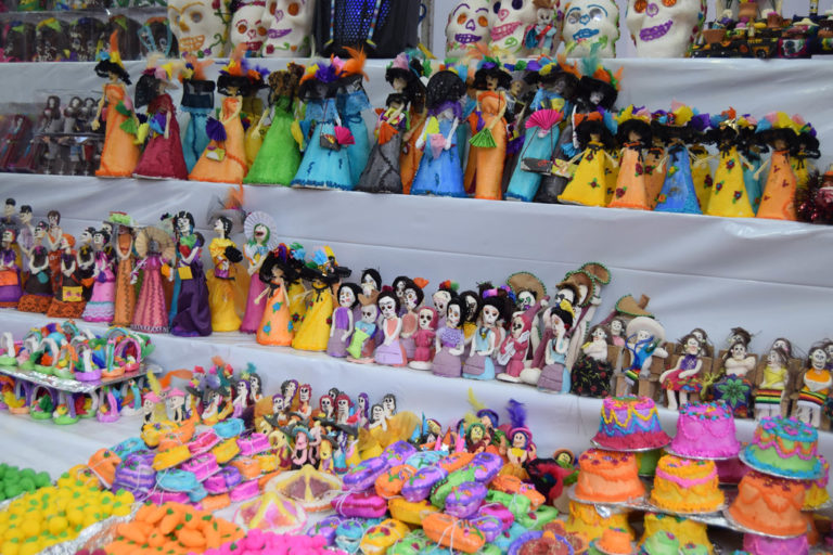 Conminan a comerciantes y floristas a evitar instalarse alrededor de panteones en Aguascalientes