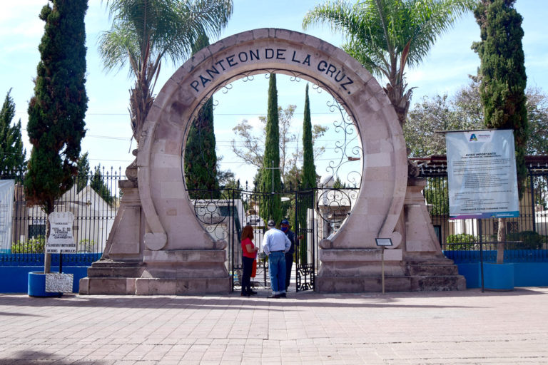 “He sacrificado mi negocio para evitar contagios, pero siguen abiertos lugares no esenciales”