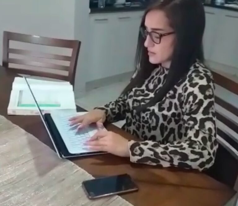 IEA ofrece cursos y talleres en línea a maestros