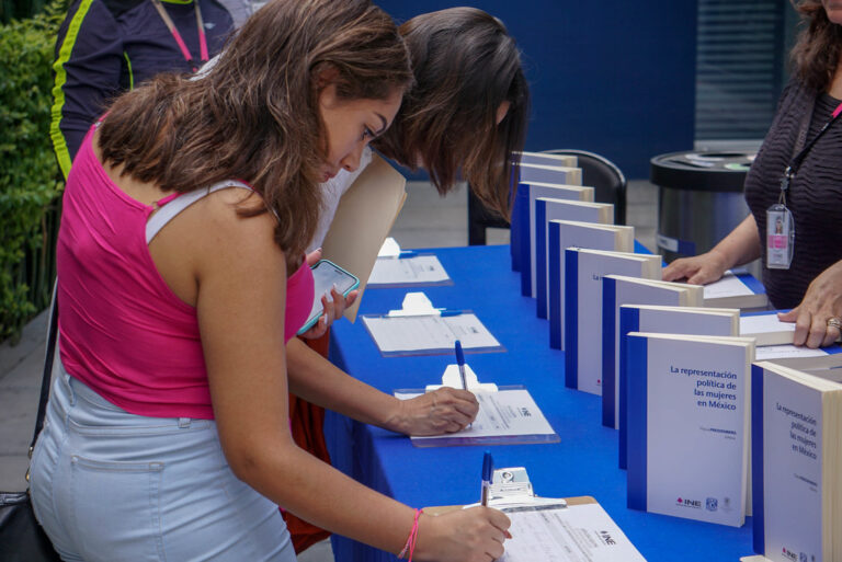 Conminan a invertir más recursos a formar cuadros políticos de mujeres