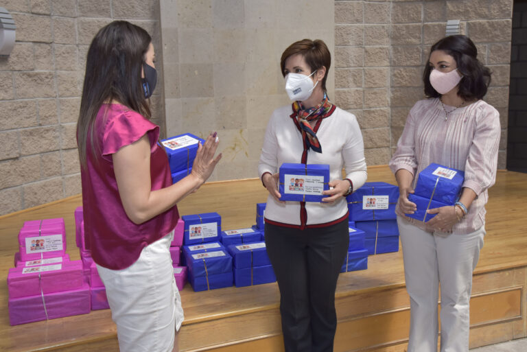 DIF Estatal recibe donativo de senadora