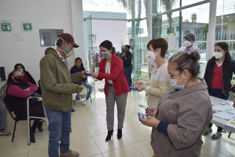 DIF  de Aguascalientes entregó lentes a población vulnerable de Jesús María