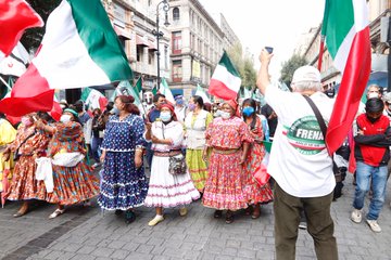 La torpeza de Frena acelera la popularidad de AMLO
