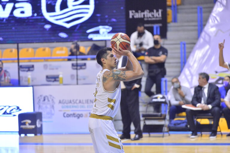 Panteras trabaja intensamente para su partido contra Astros de Jalisco 