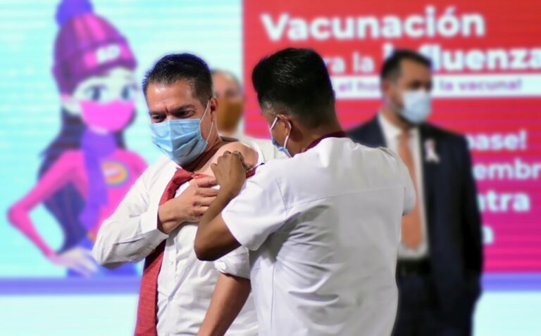 Issste en Aguascalientes aplica vacuna contra la influenza