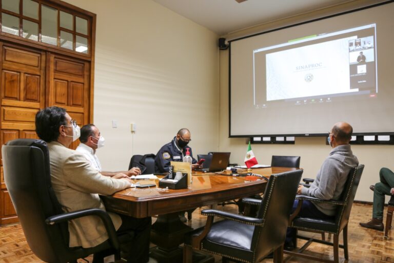 Capacitan a personal de Protección Civil en atención a personas con discapacidad en emergencias