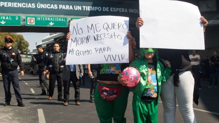 Padres de niños con cáncer denuncian a AMLO por robo de medicamentos oncológicos