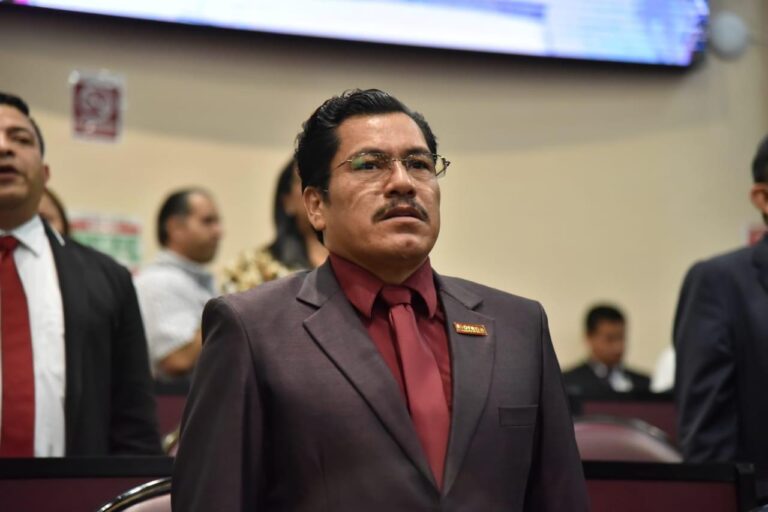 Diputado Morenista mete a su hijo a la nómina del Congreso Veracruzano como chofer ganando 15 mil pesos mensuales