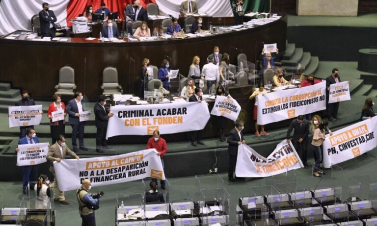 Oposición revienta sesión en la que se aprobaría eliminación de 109 fideicomisos