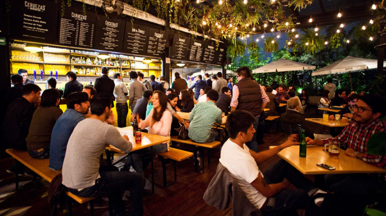 CDMX ira contra los bares tras permanecer en semáforo naranja