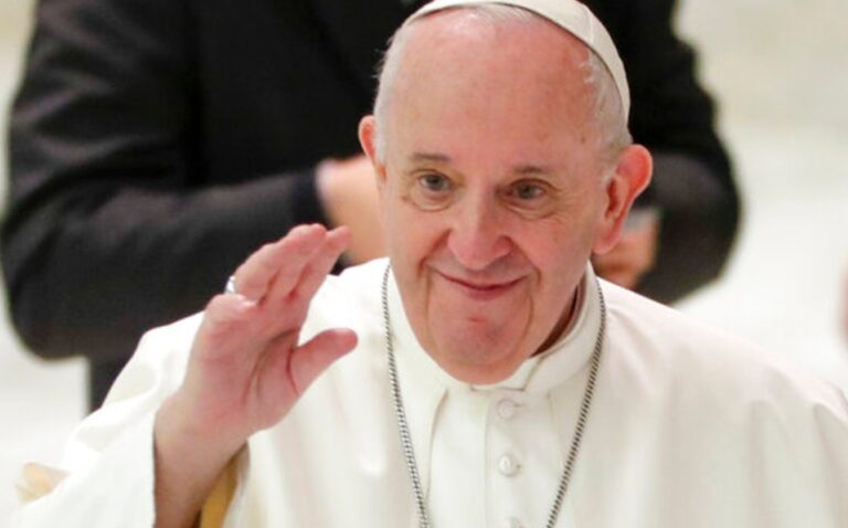 Papa resalta diversidad religiosa de Mongolia junto a chamanes, monjes y evangélicos