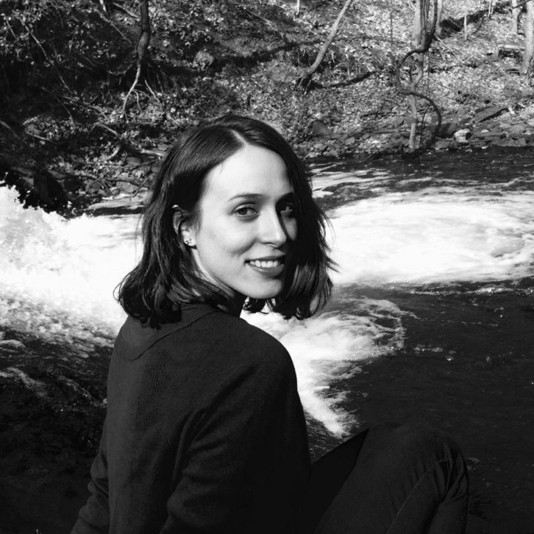 El reino de lo no lineal de Elisa Díaz Castelo: los poemas, la ciencia y el umbral entre la vida y la muerte