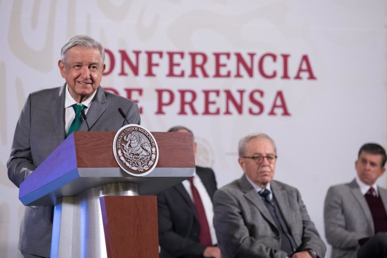 AMLO: si algún día me pongo el cubrebocas sería por respeto a la gente