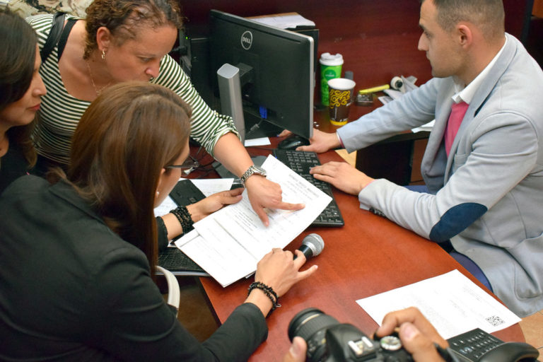 A cinco parejas se les ha negado el matrimonio debido a una ETS