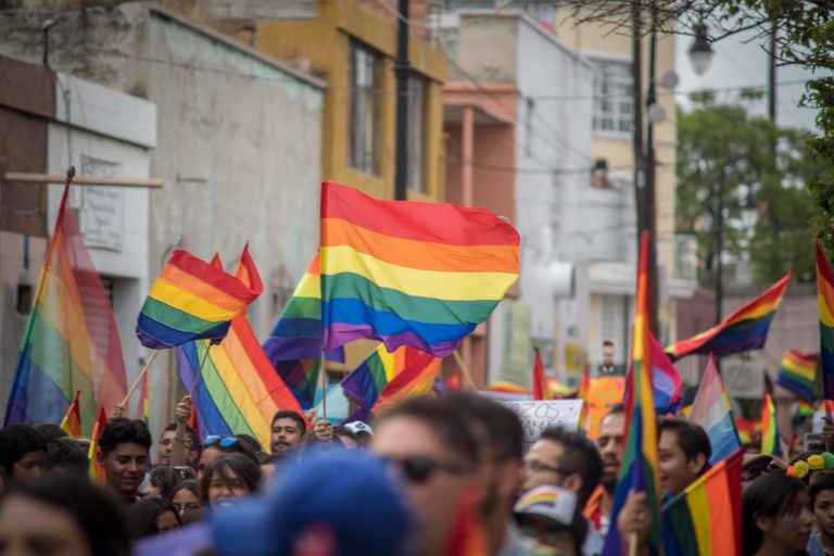 Se les niegan derechos básicos a las personas de la comunidad LGBT