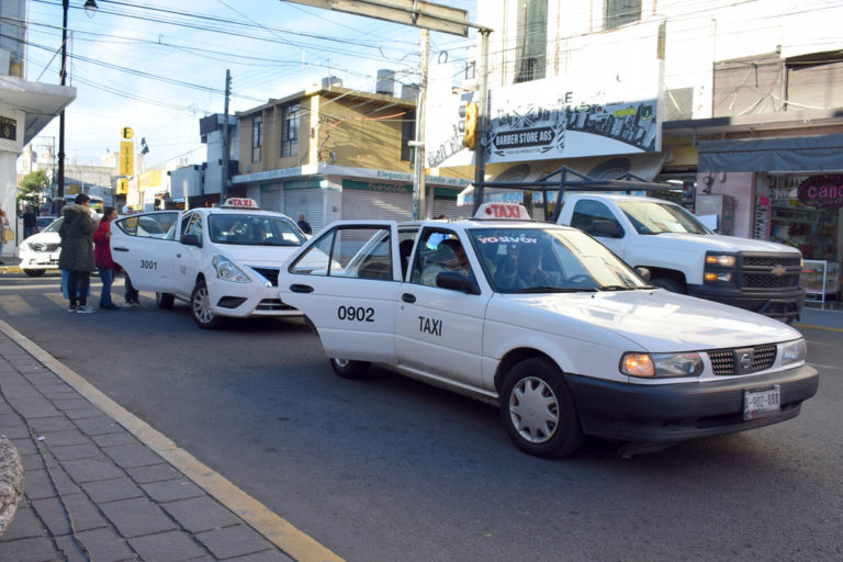 En Aguascalientes, se busca ofrecer el servicio de taxi tradicional a través de la aplicación de UBER