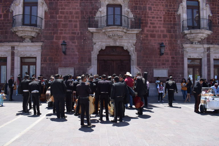 En Aguascalientes, se manifestaron músicos, meseros, organizadores de eventos y empleados de bares