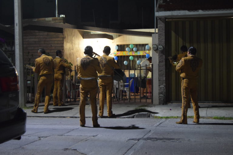 ¿Qué hacer en Aguascalientes si mis vecinos tienen reunión en tiempos de pandemia de COVID-19?