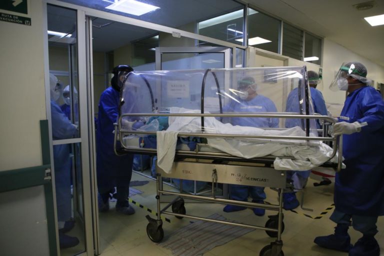 A tope, las hospitalizaciones de pacientes muy graves por COVID-19, son cerca de 200 en Aguascalientes