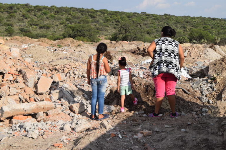 La pobreza, la exclusión y la precarización laboral contribuyen a la violencia contra la mujer