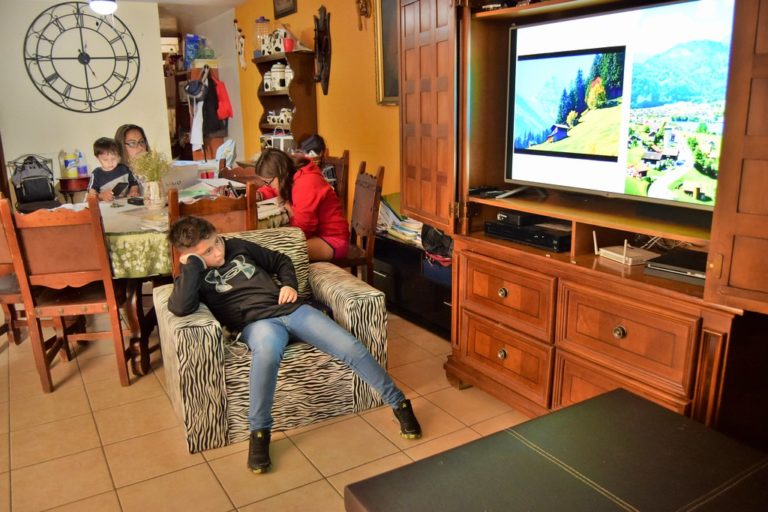 No se adaptan los programas de Aprende en Casa a las necesidades de los alumnos