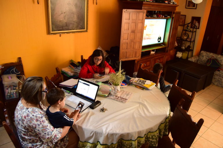 Necesarias, evaluaciones más flexibles: no todos los papás pueden ayudar a hijos con sus clases