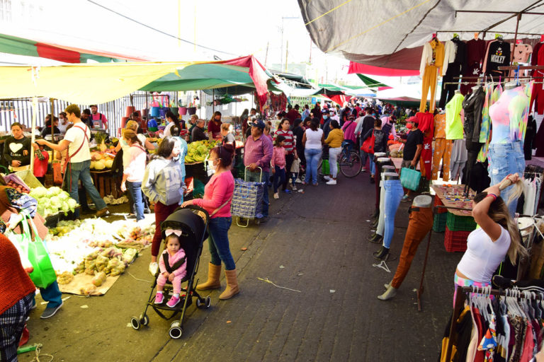 Tianguis son invisibles para las autoridades sanitarias, es donde más hay infecciones