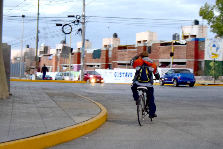 Flujo continuo en Segundo Anillo no da espacio para ciclovías en Aguascalientes