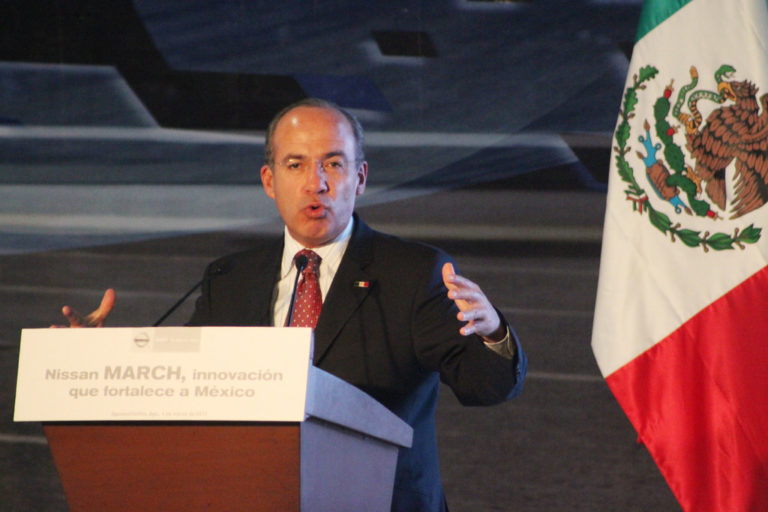 Una transferencia electrónica pone a Felipe Calderón en la mira de la UIF