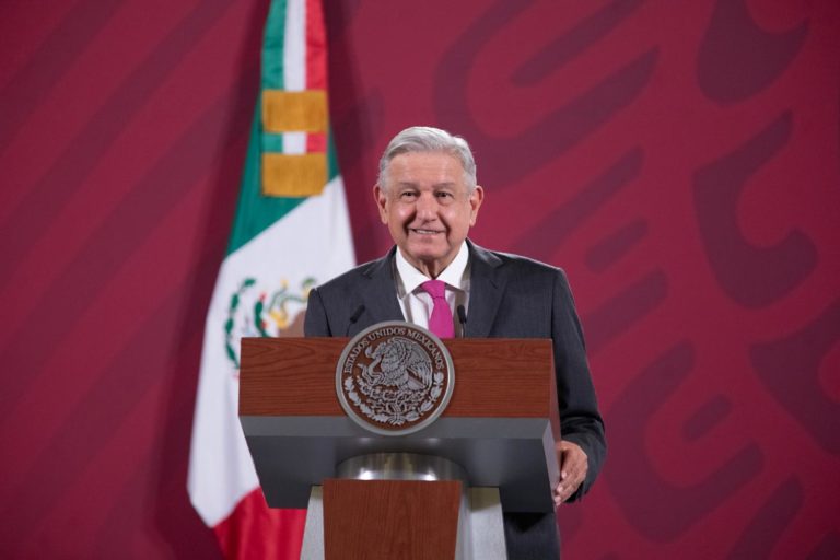 Gobierno de AMLO otorga contratos millonarios a 18 “empresas fantasma”