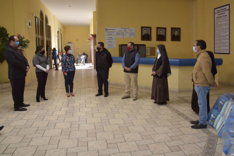 DIF Estatal entrega material de sanidad a asilo 