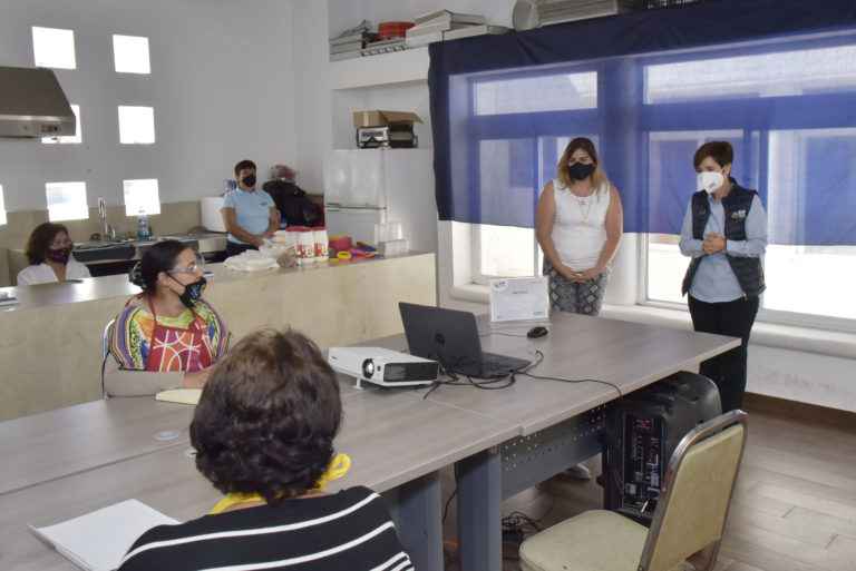 Presidenta del DIF Estatal de Aguascalientes supervisó taller de panadería
