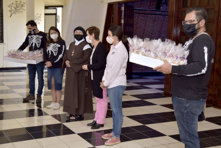 DIF Estatal llevó pan de muerto a Centros de Asistencia Social   