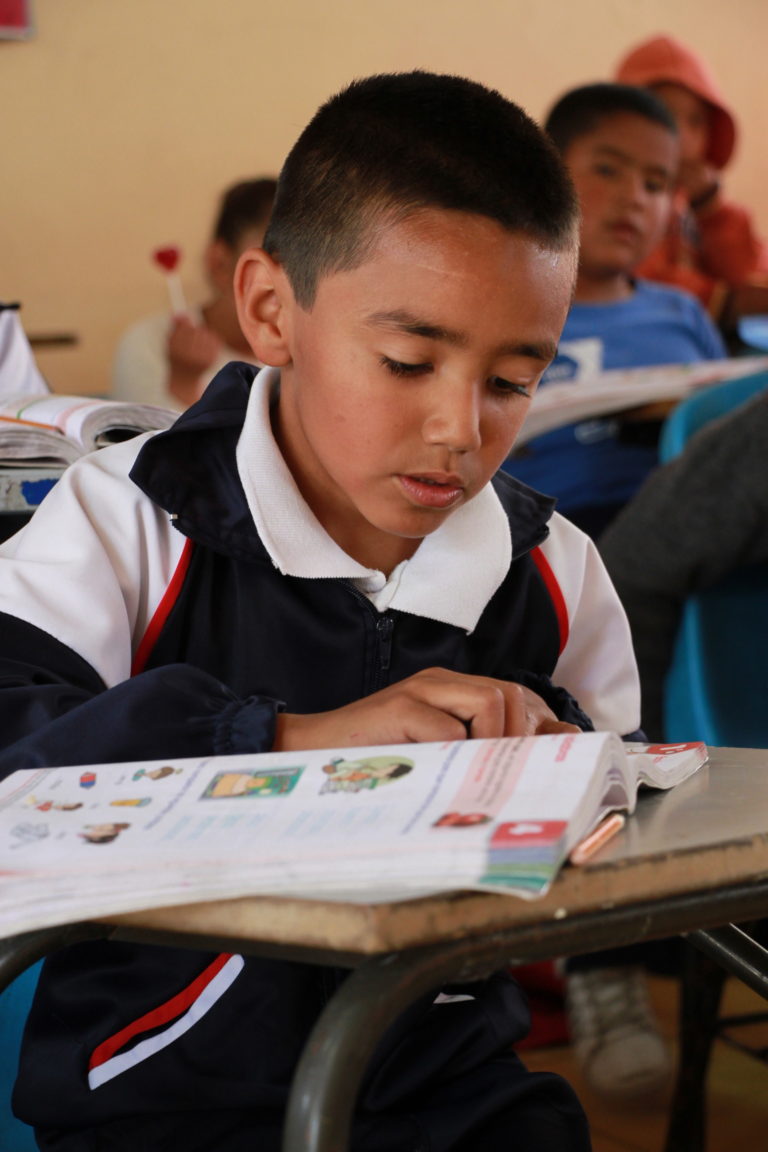 Destina IEA más de 8 mdp al pago de becas compensatorias para Que Nadie se Vaya de la Educación