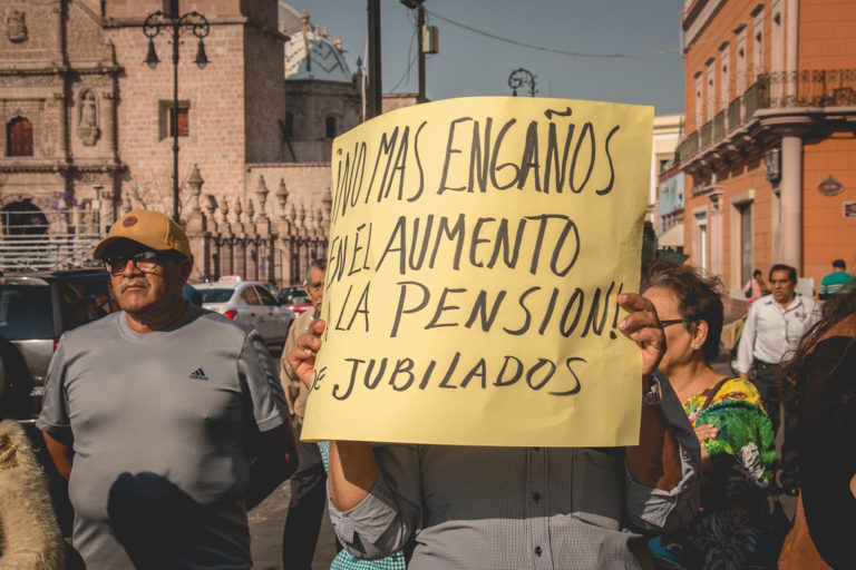 Jubilados recibirán 30% menos en pensiones que sean calculadas en UMA