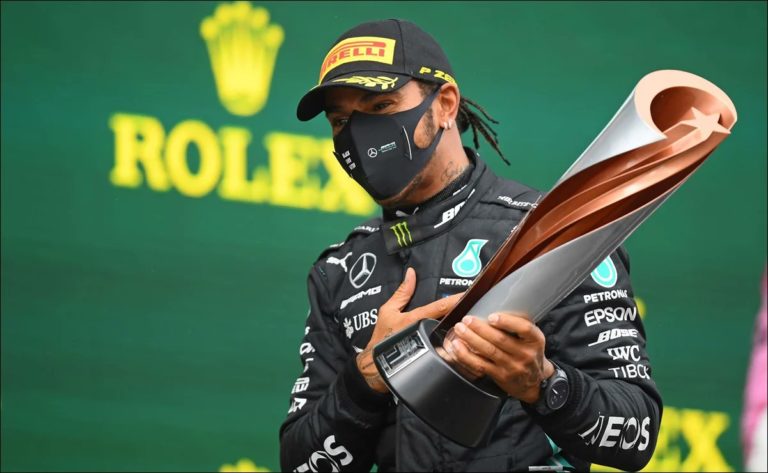 Lewis Hamilton es campeón de la F1, iguala a Michael Schumacher como máximo ganador de la historia. Checo Pérez quedó segundo.