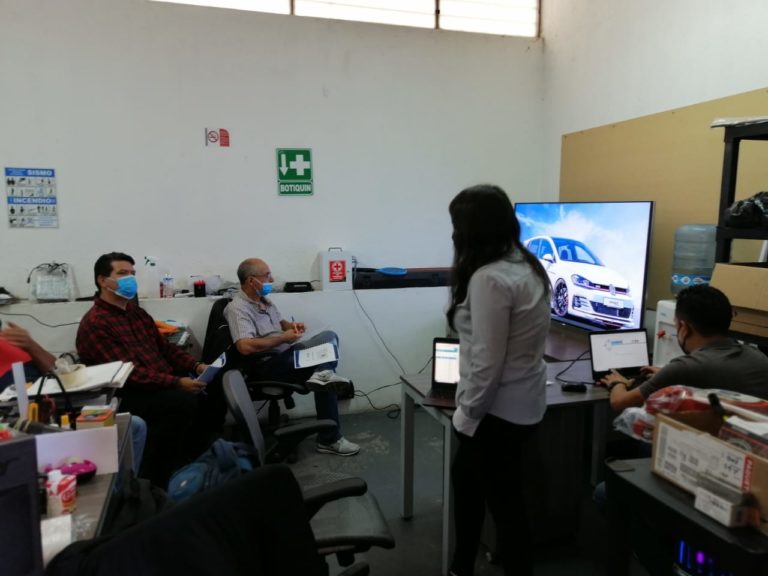 Capacitan a concesionarios de transporte público urbano en uso de tecnologías