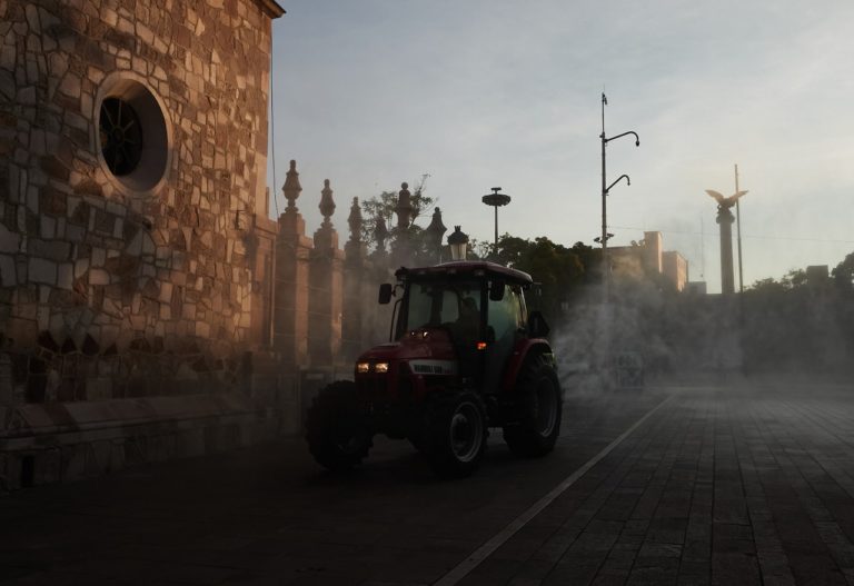 Desinfecta Gobierno del Estado de Aguascalientes calles avenidas y espacios públicos