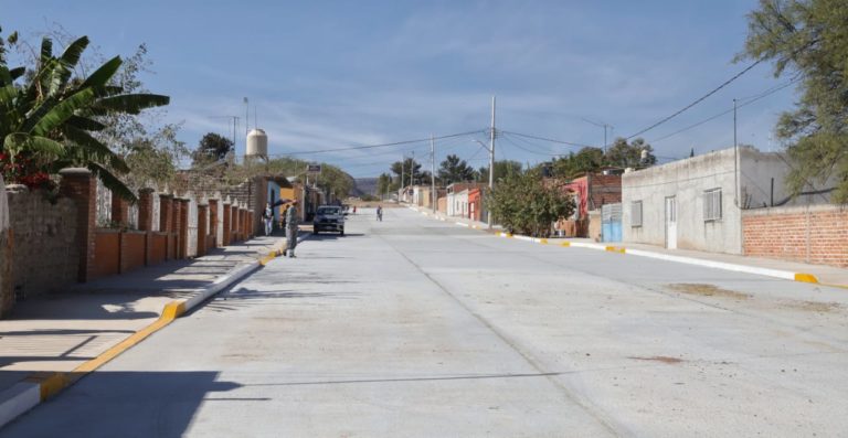 Entrega gobernador de Aguascalientes obras de vialidades en comunidades rurales
