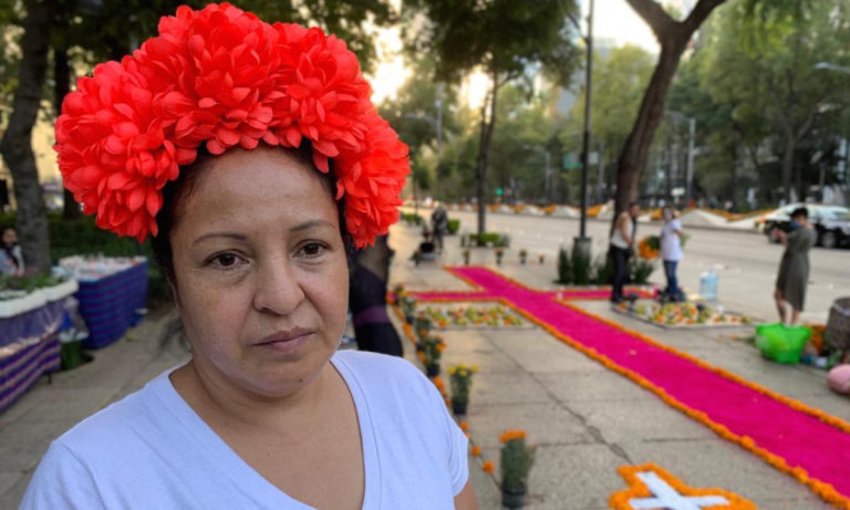 Una sola cruz grande para todas en Paseo de la Reforma