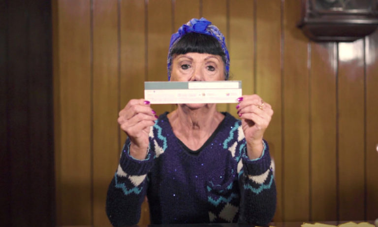 ¿Y mi Tarjeta del Bienestar? Ellas llevan meses en trámites y nada